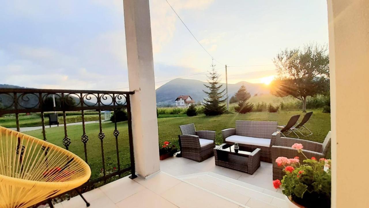 Apartment Golden Fields Smoljanac Esterno foto