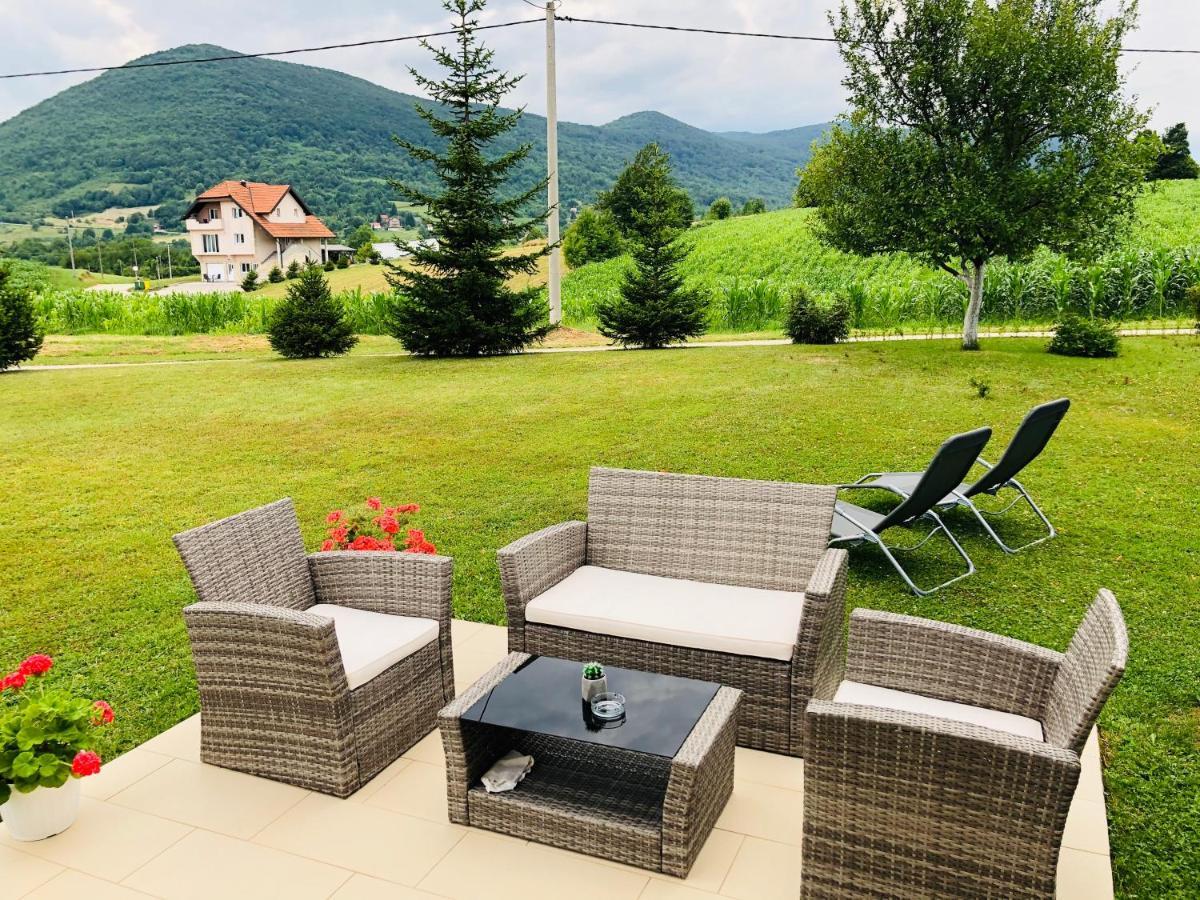 Apartment Golden Fields Smoljanac Esterno foto