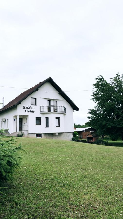 Apartment Golden Fields Smoljanac Esterno foto