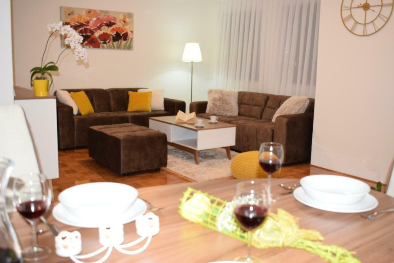 Apartment Golden Fields Smoljanac Esterno foto