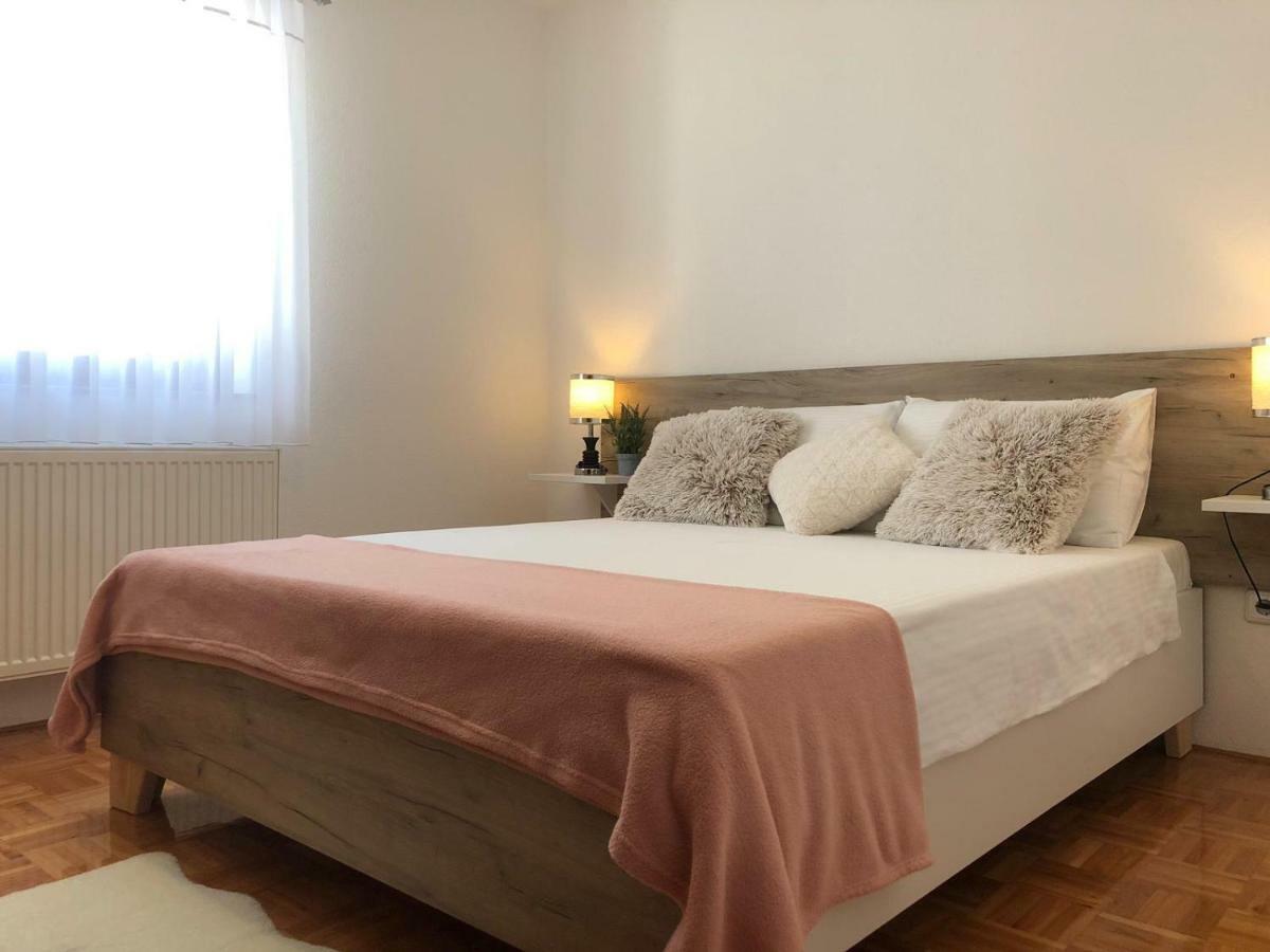 Apartment Golden Fields Smoljanac Esterno foto