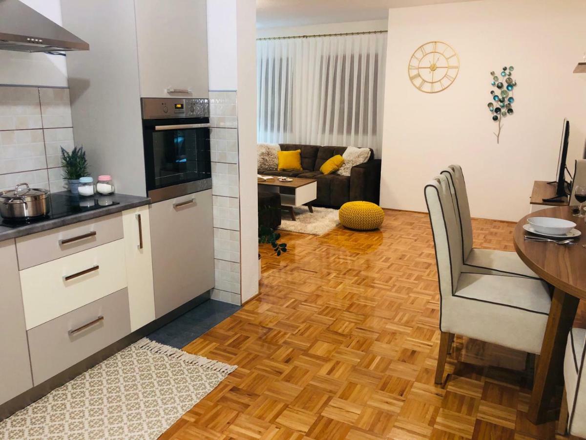Apartment Golden Fields Smoljanac Esterno foto