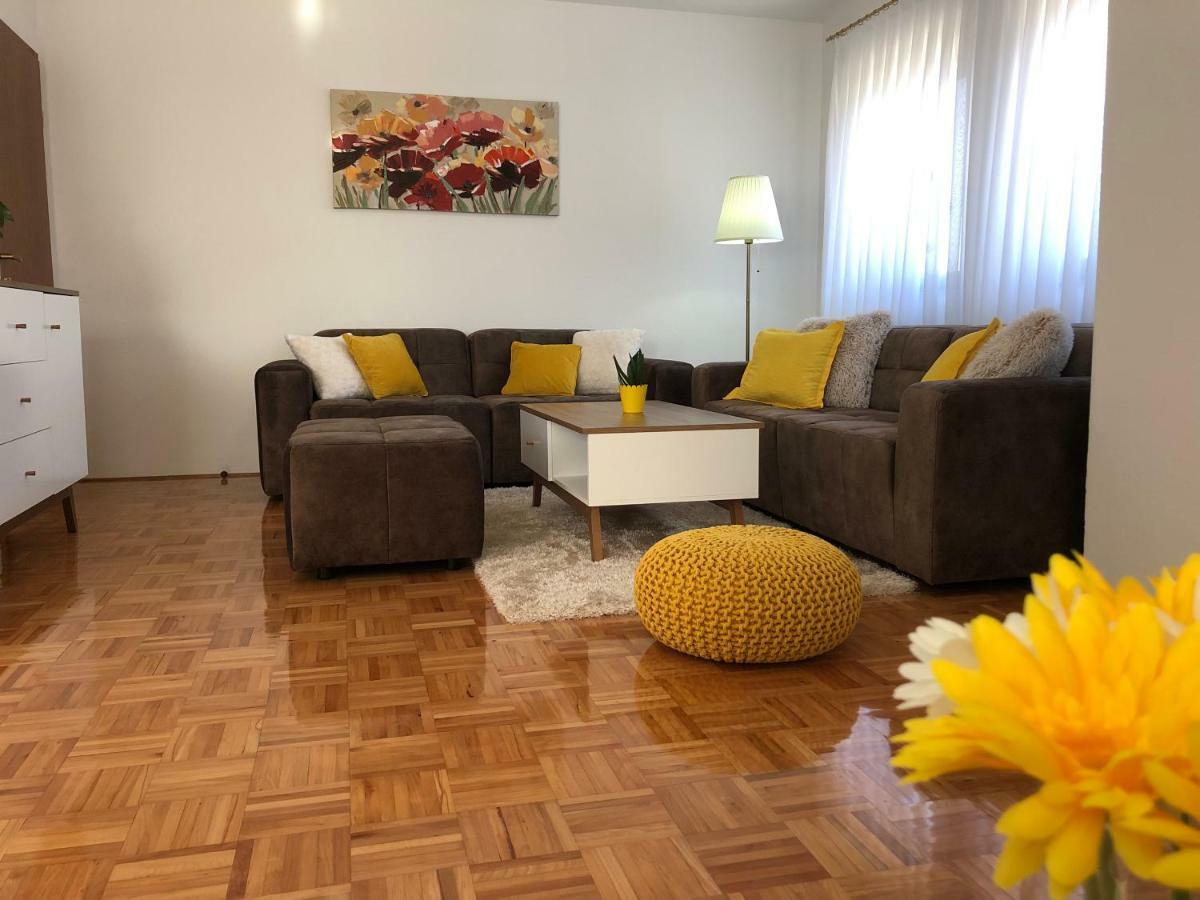 Apartment Golden Fields Smoljanac Esterno foto