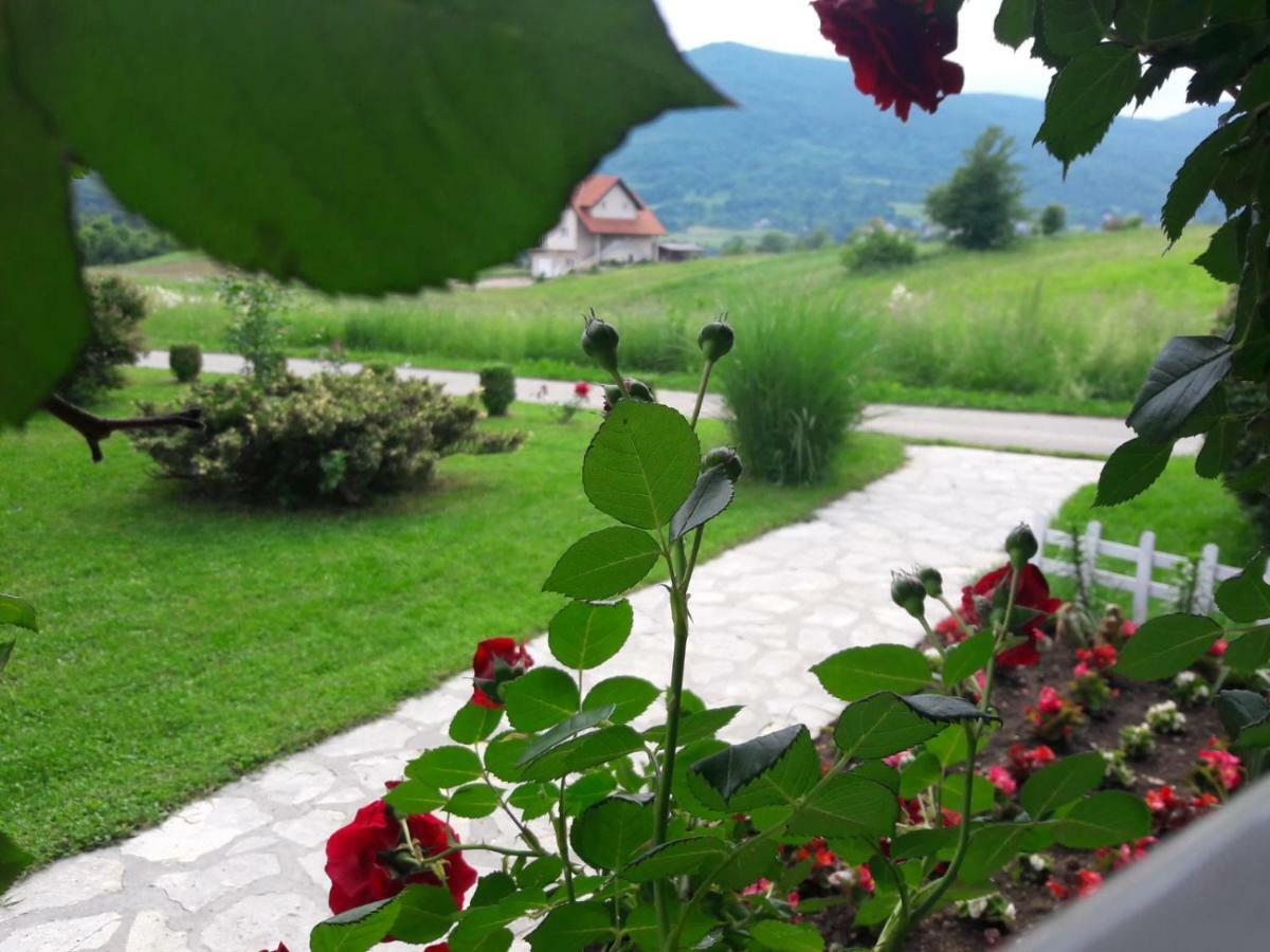 Apartment Golden Fields Smoljanac Esterno foto