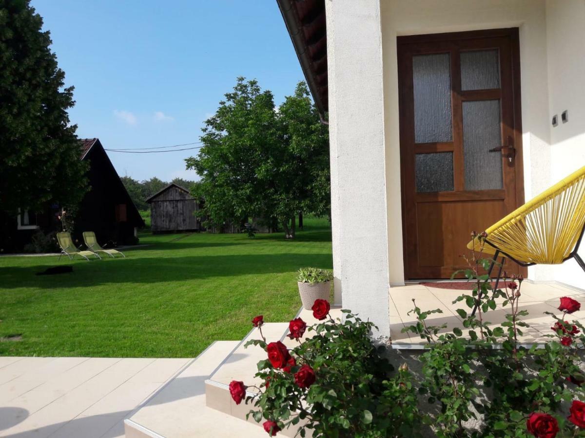 Apartment Golden Fields Smoljanac Esterno foto