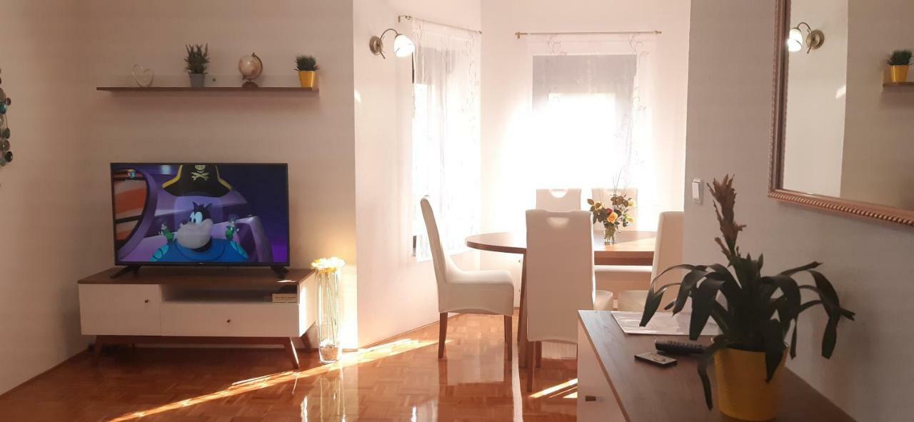Apartment Golden Fields Smoljanac Esterno foto