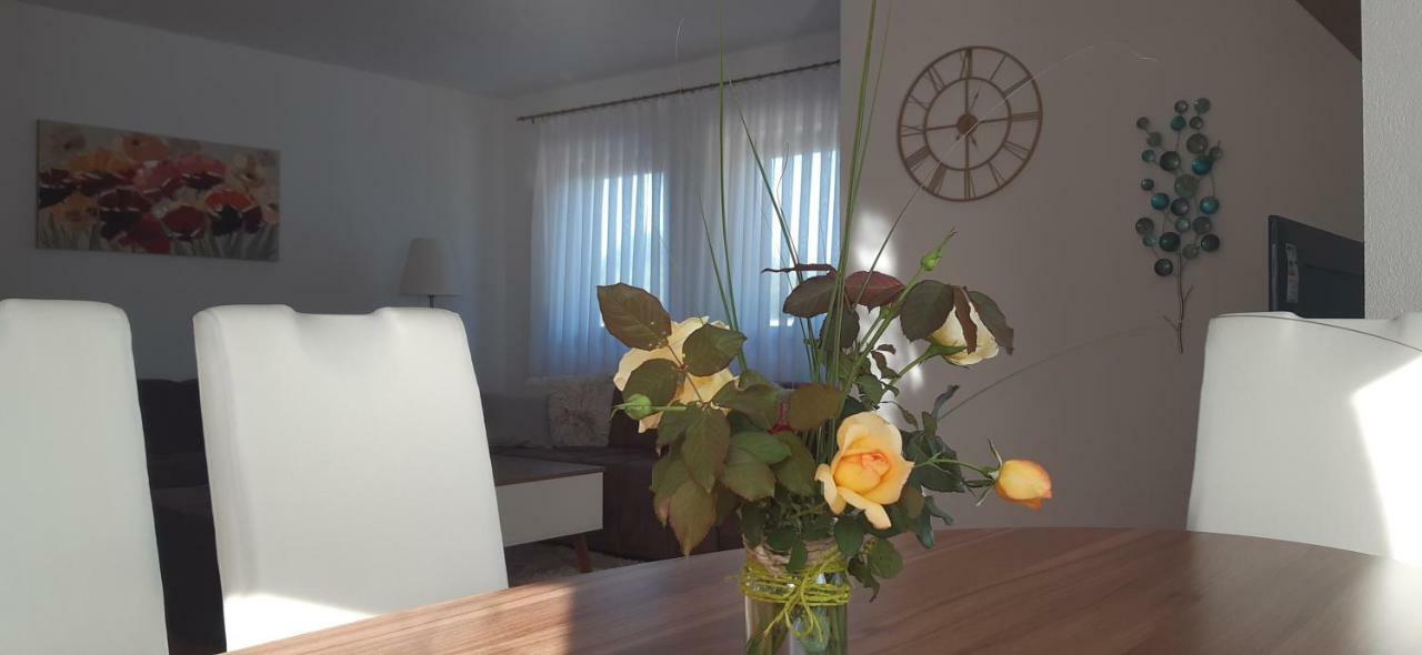 Apartment Golden Fields Smoljanac Esterno foto