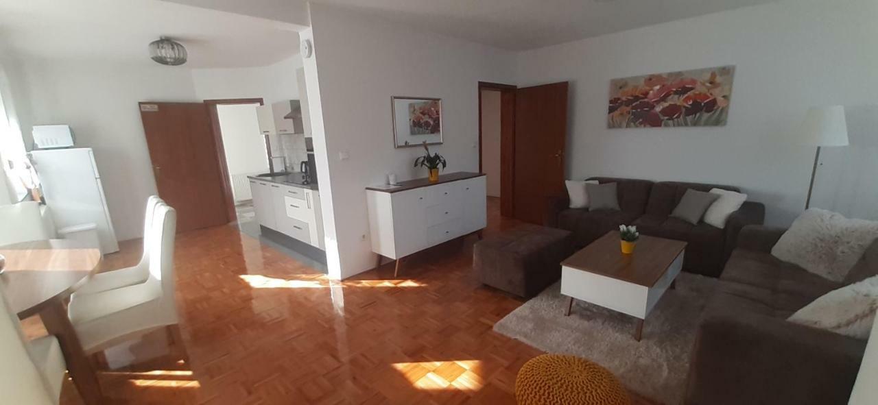 Apartment Golden Fields Smoljanac Esterno foto