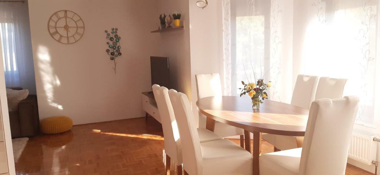 Apartment Golden Fields Smoljanac Esterno foto