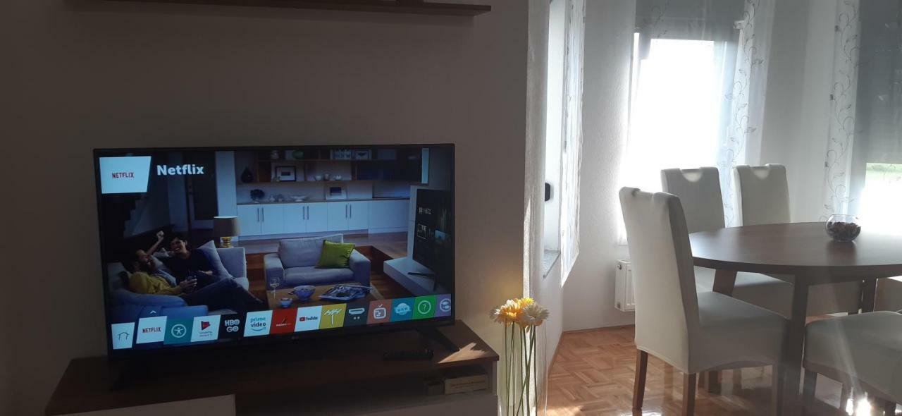 Apartment Golden Fields Smoljanac Esterno foto