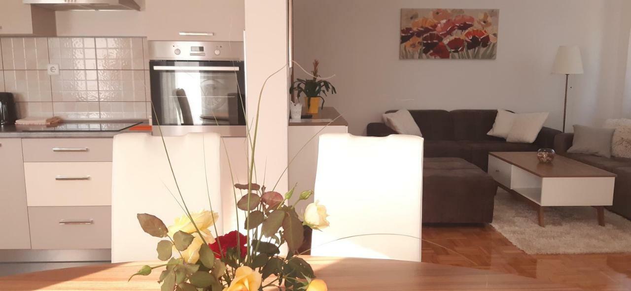 Apartment Golden Fields Smoljanac Esterno foto