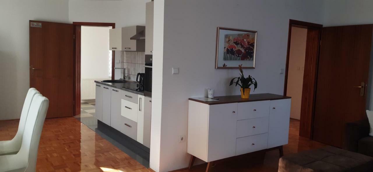 Apartment Golden Fields Smoljanac Esterno foto