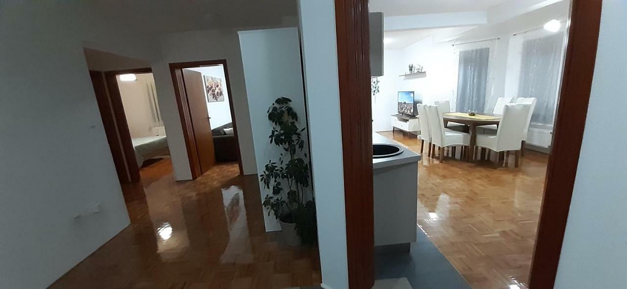 Apartment Golden Fields Smoljanac Esterno foto