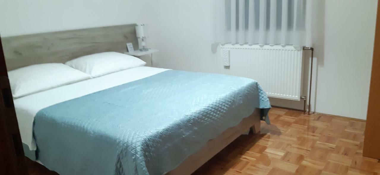 Apartment Golden Fields Smoljanac Esterno foto