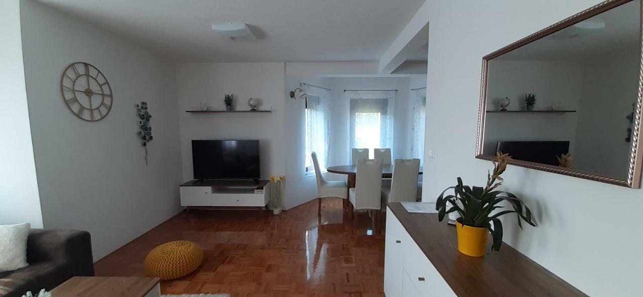 Apartment Golden Fields Smoljanac Esterno foto